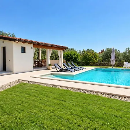 Olive Tree Pool House Prázdninový dům